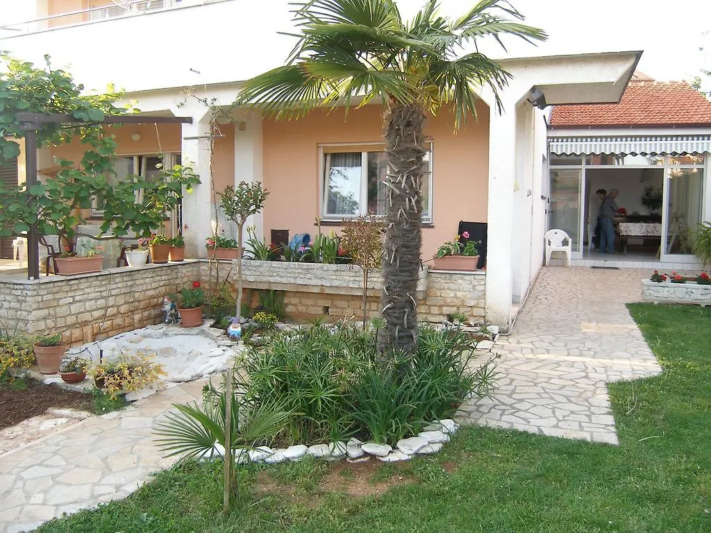 Guest House Marta Medulin 3*,  Croatia